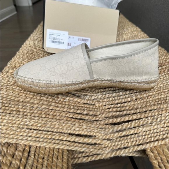 Men’s Gucci canvas shoes - Picture 2 of 6